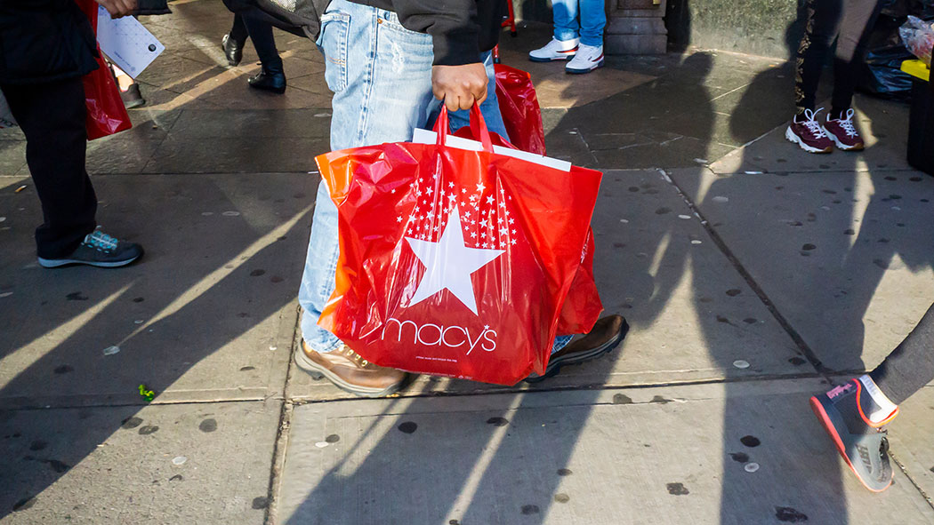 New York is moving forward with its plastic bag ban.